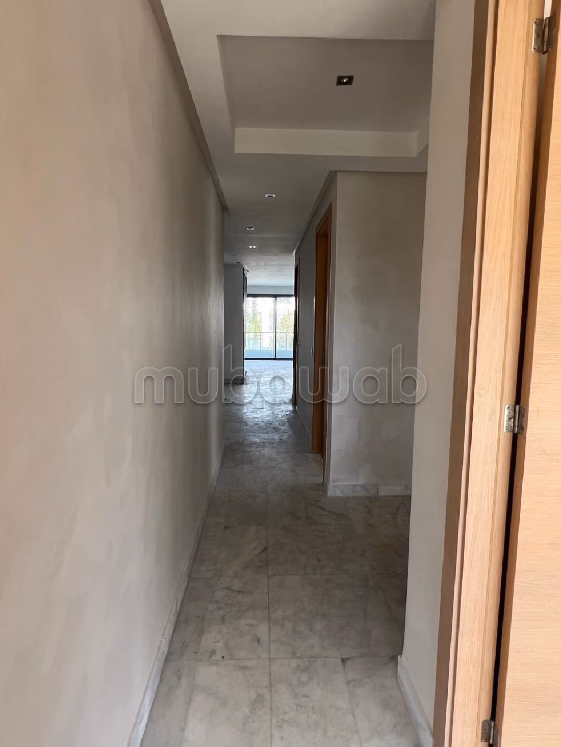 Affitta il tuo appartamento. 6 locali spaziosi. Con ascensore e giardino. 