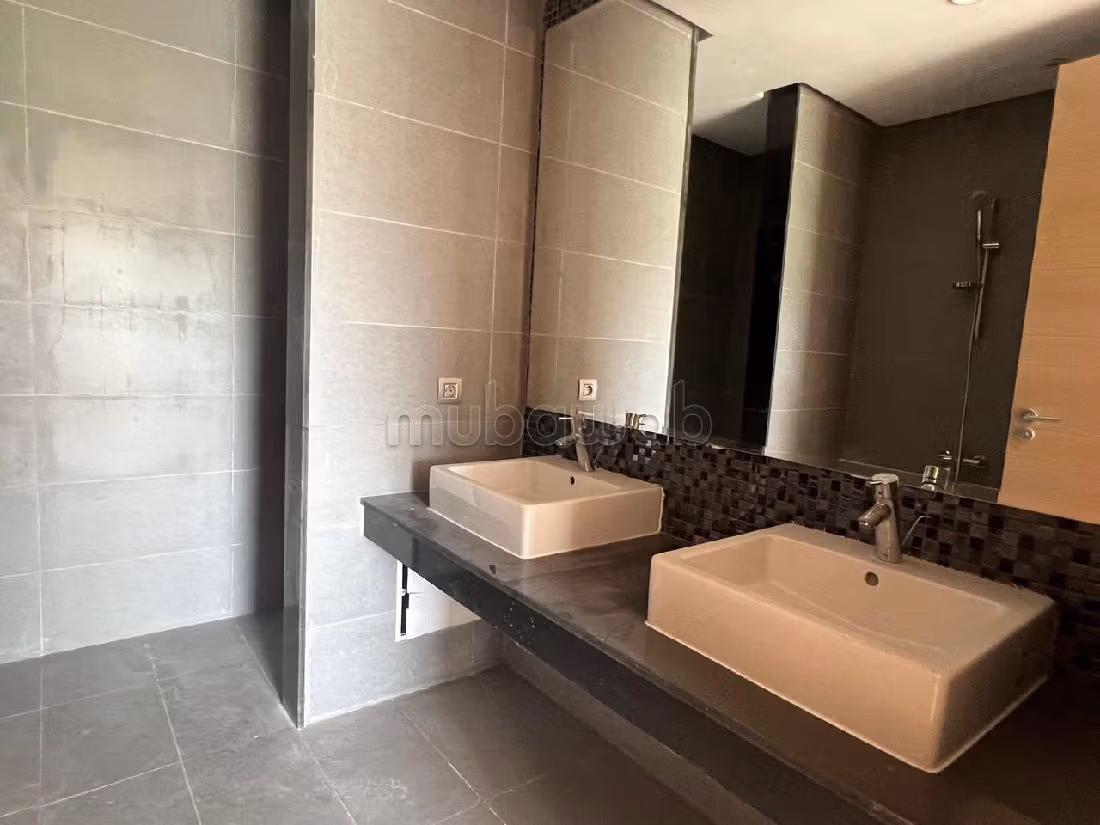 Affitta il tuo appartamento. 6 locali spaziosi. Con ascensore e giardino. 