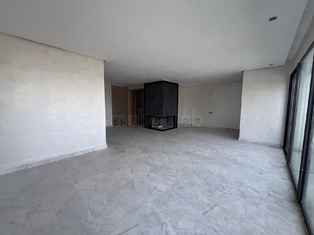 Affitta il tuo appartamento. 6 locali spaziosi. Con ascensore e giardino. 