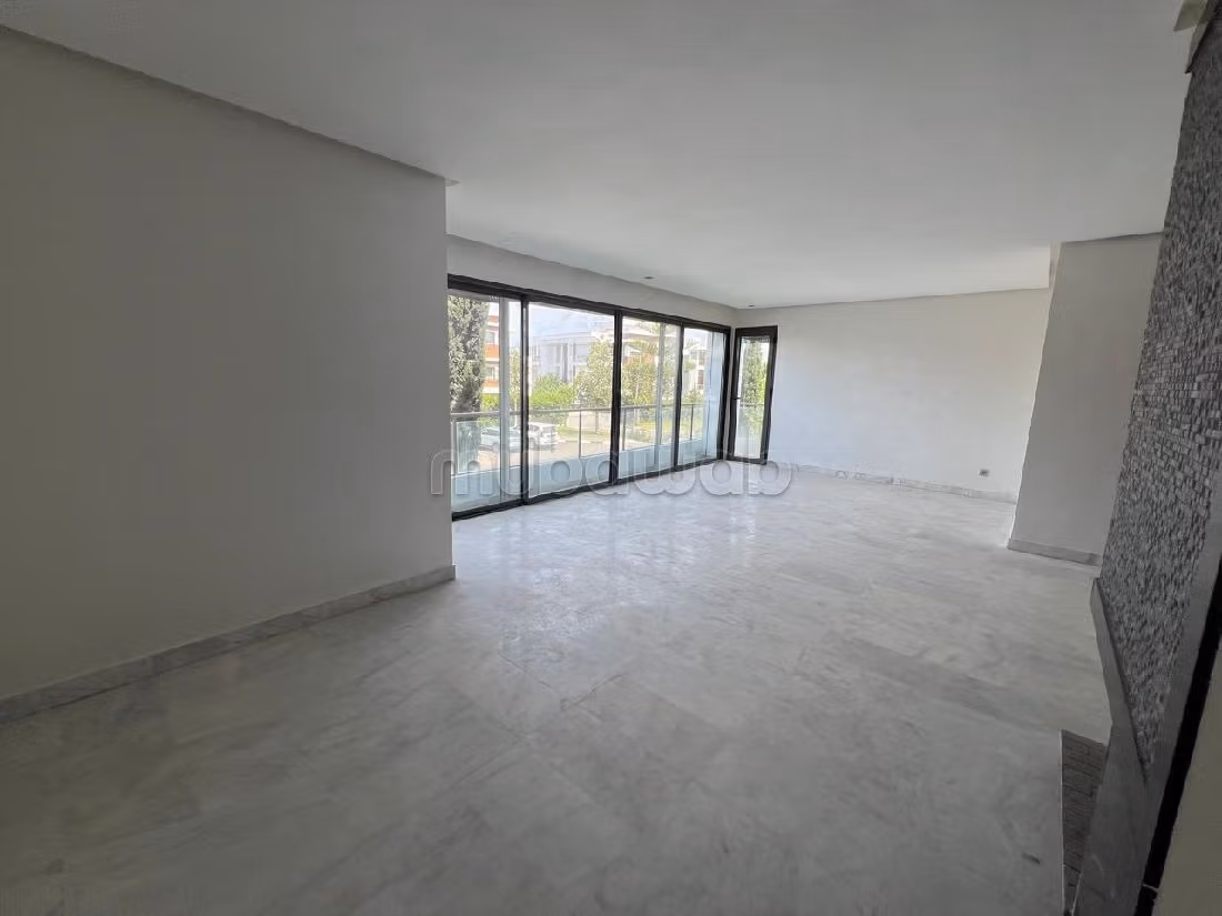 Affitta il tuo appartamento. 6 locali spaziosi. Con ascensore e giardino. 