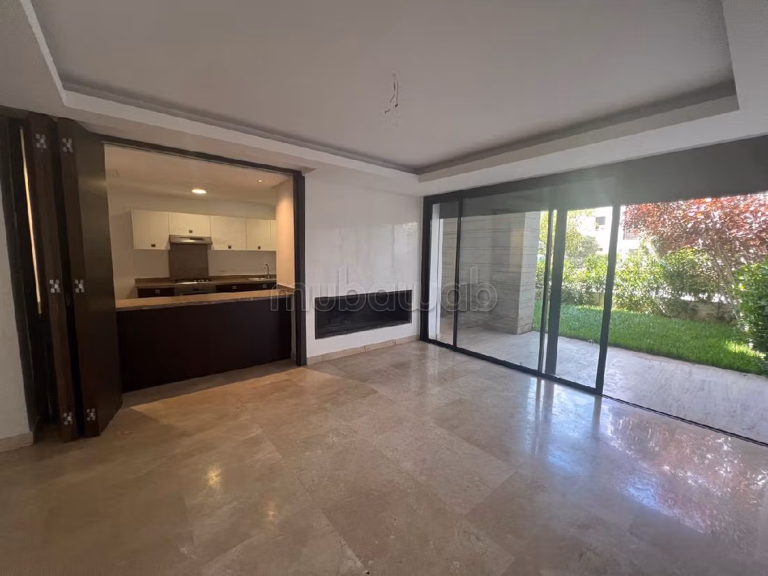 Piso en alquiler. 2 bonitas habitaciones. Sin ascensor, gran terraza. 