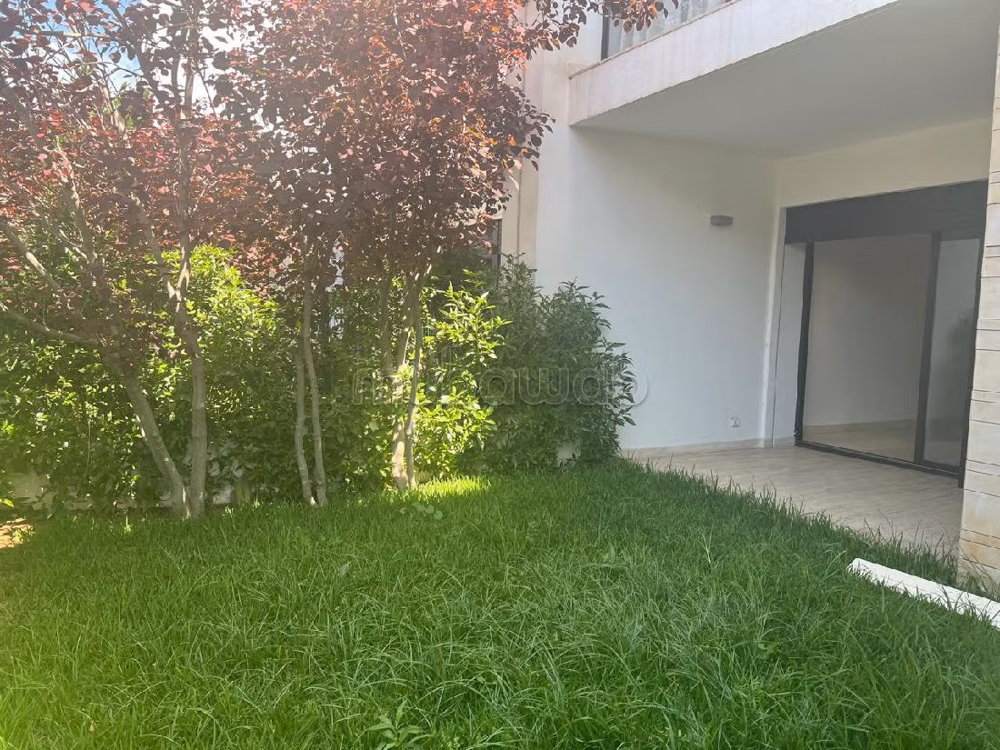 Piso en alquiler. 2 bonitas habitaciones. Sin ascensor, gran terraza. 