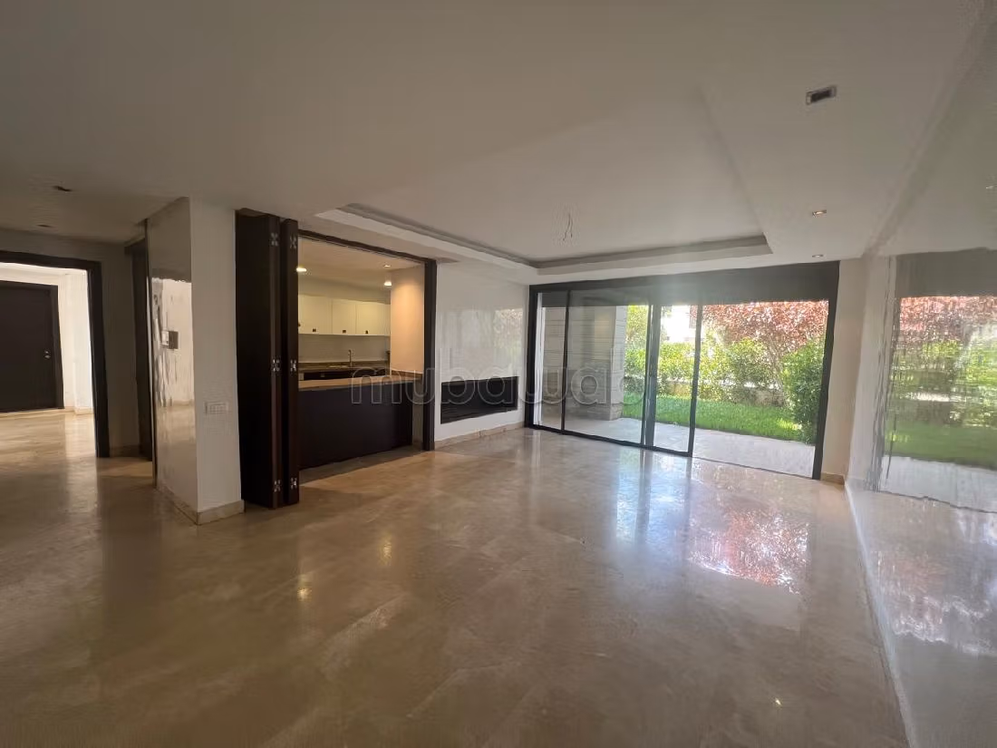 Piso en alquiler. 2 bonitas habitaciones. Sin ascensor, gran terraza. 