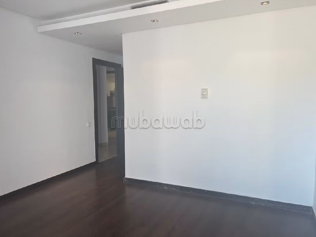 Piso en alquiler. 2 bonitas habitaciones. Sin ascensor, gran terraza. 