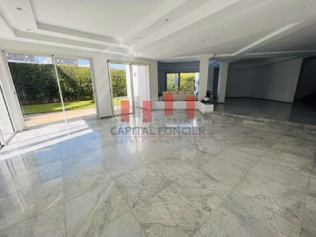 Magnifica casa di lusso in affitto a CIL Hay Salam. Superficie di 1000 m². Arredato