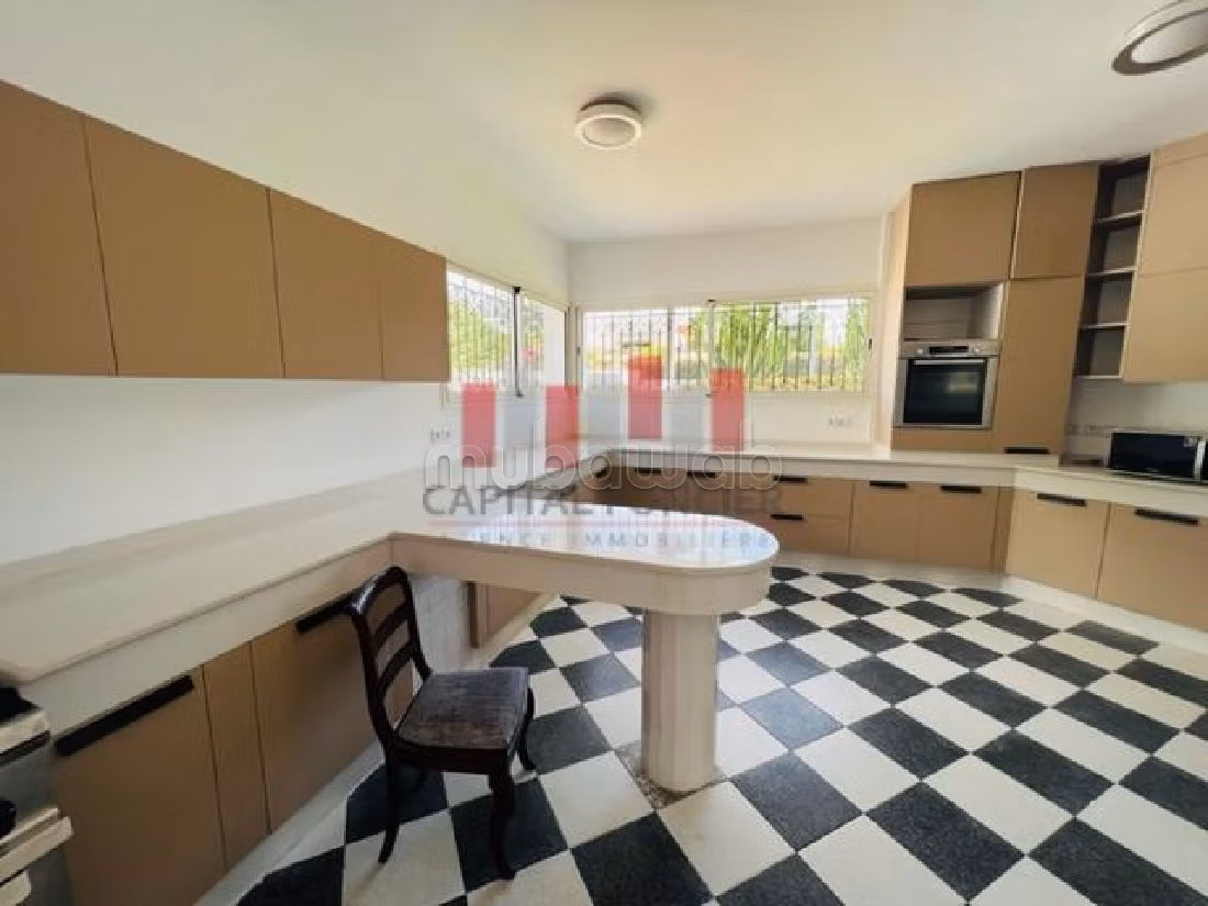 Magnifica casa di lusso in affitto a CIL Hay Salam. Superficie di 1000 m². Arredato