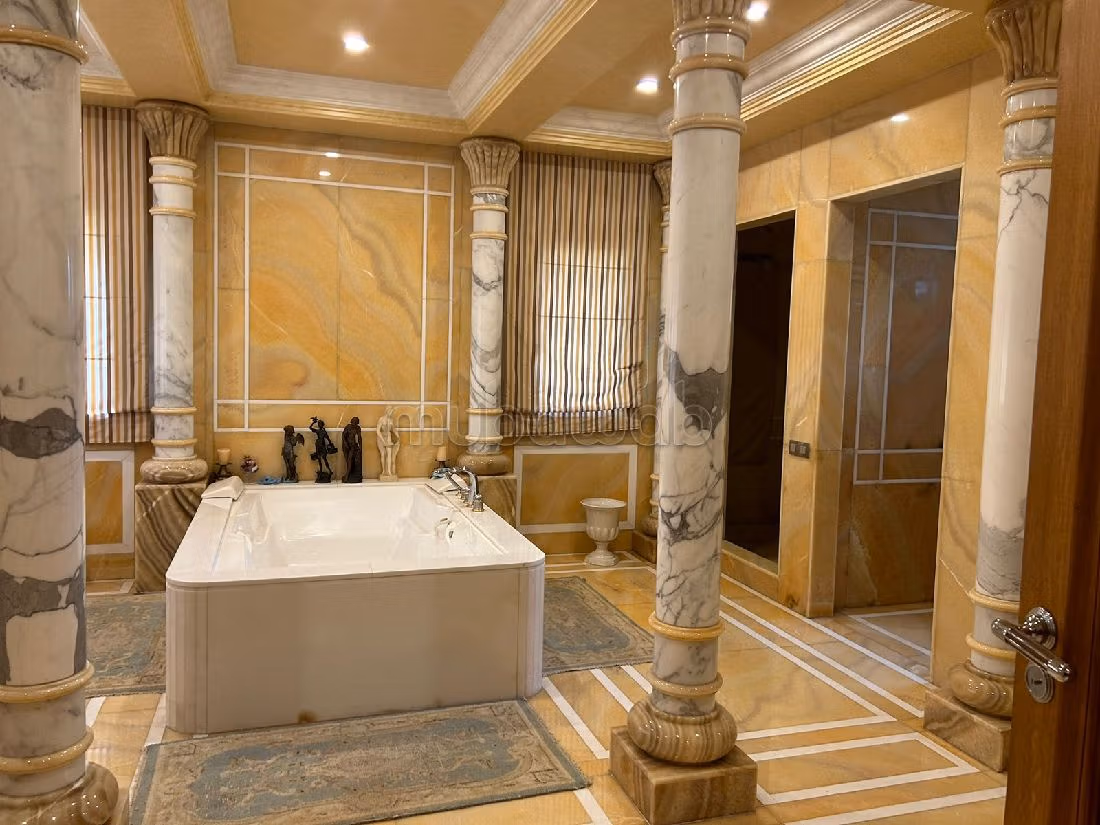 Villa de lujo en venta en Quartier Des Ambassades. 6 dormitorios. Calefacción central. 