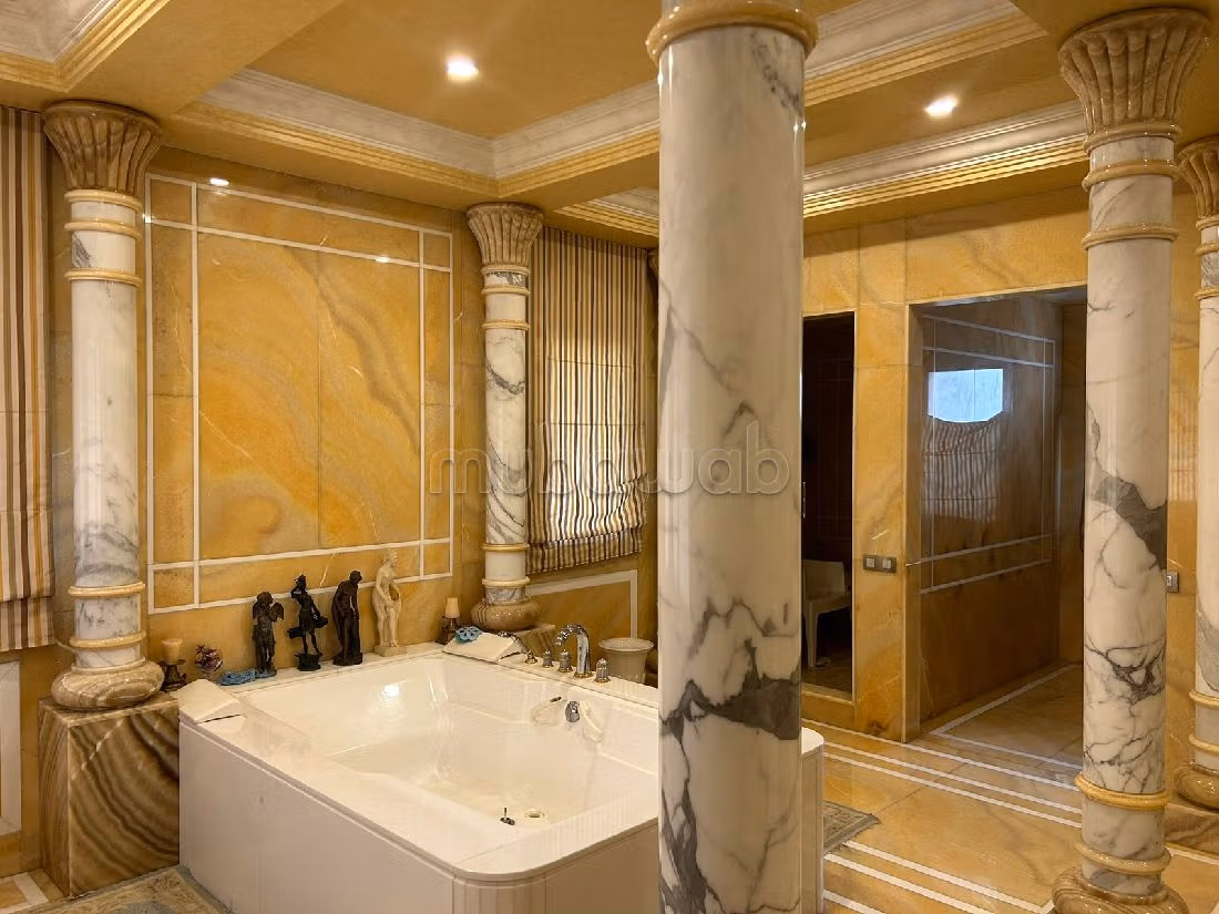 Villa de lujo en venta en Quartier Des Ambassades. 6 dormitorios. Calefacción central. 