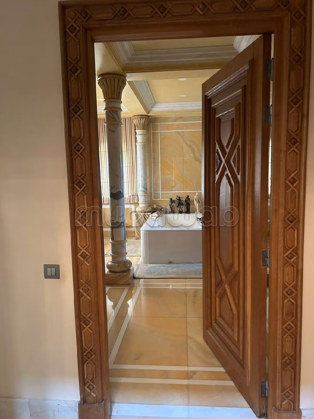 Villa de lujo en venta en Quartier Des Ambassades. 6 dormitorios. Calefacción central. 