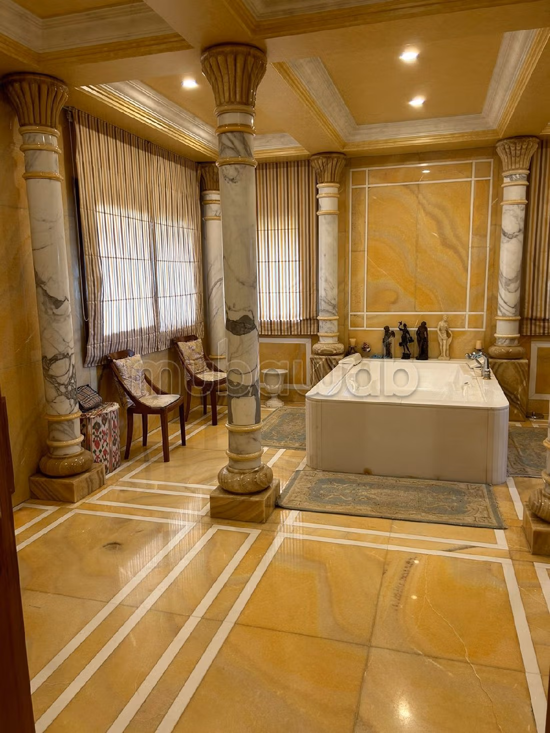 Villa de lujo en venta en Quartier Des Ambassades. 6 dormitorios. Calefacción central. 