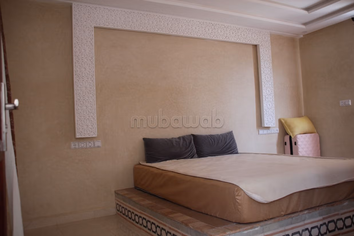 رياض ممتاز للبيع ب أغفي. 6 غرف رائعة. موقف للسيارات وحديقة. 
