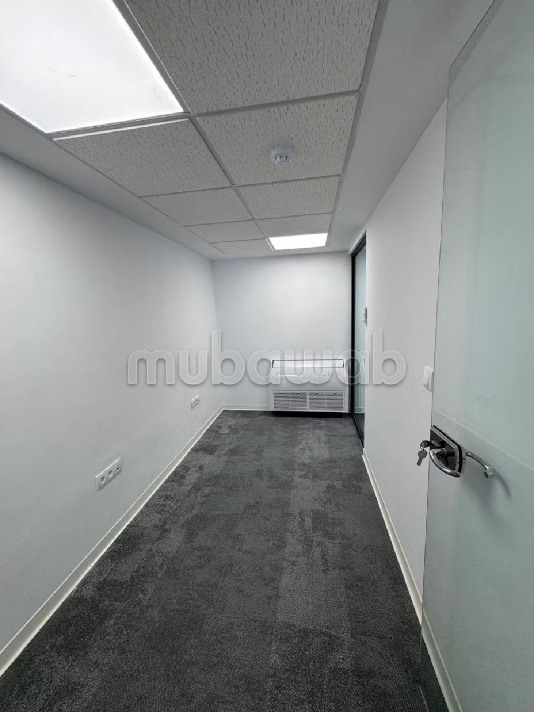Te huur: kantoorruimte in Casablanca Finance City. Totale oppervlakte 105 m². Verstevigde deur en beveiligingssysteem. 