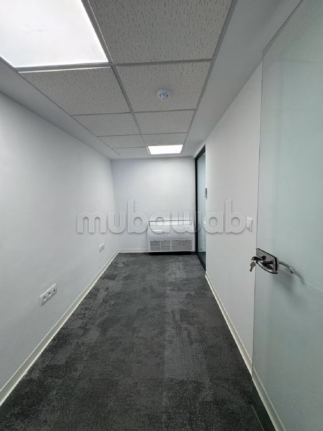 Te huur: kantoorruimte in Casablanca Finance City. Totale oppervlakte 105 m². Verstevigde deur en beveiligingssysteem. 