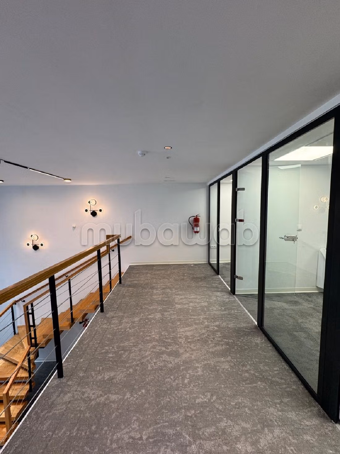 Te huur: kantoorruimte in Casablanca Finance City. Totale oppervlakte 105 m². Verstevigde deur en beveiligingssysteem. 