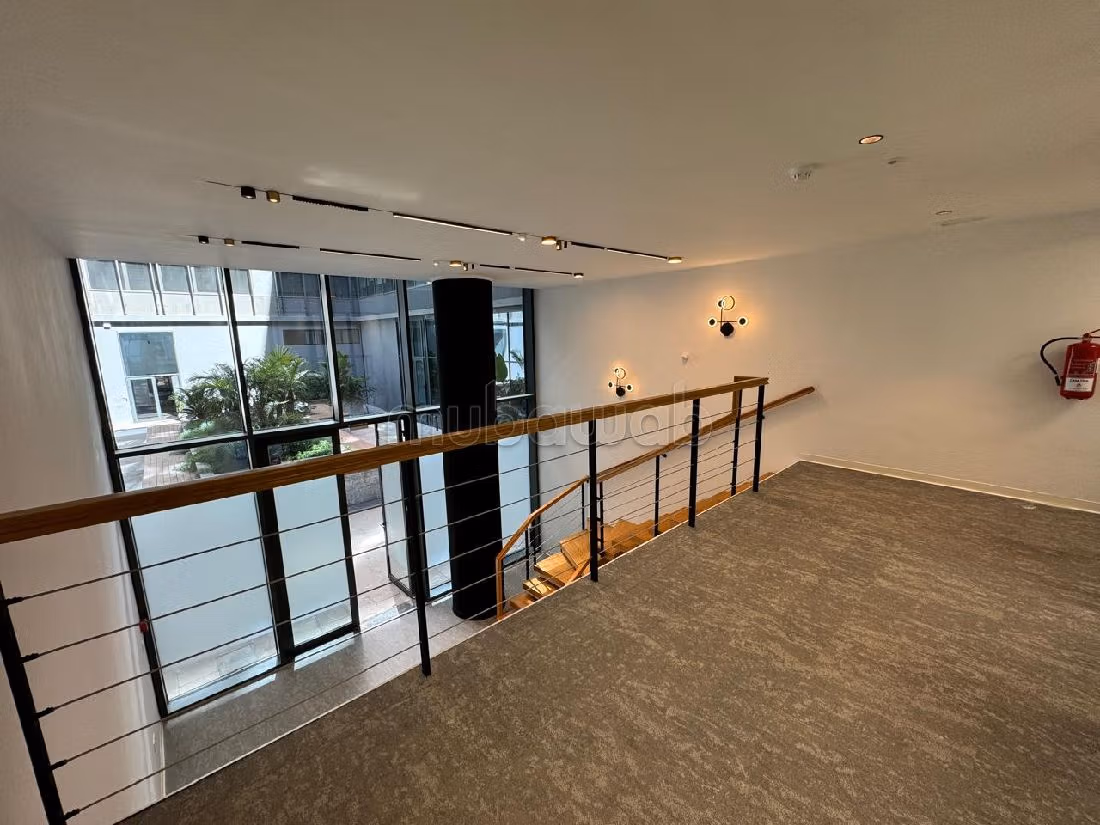 Te huur: kantoorruimte in Casablanca Finance City. Totale oppervlakte 105 m². Verstevigde deur en beveiligingssysteem. 