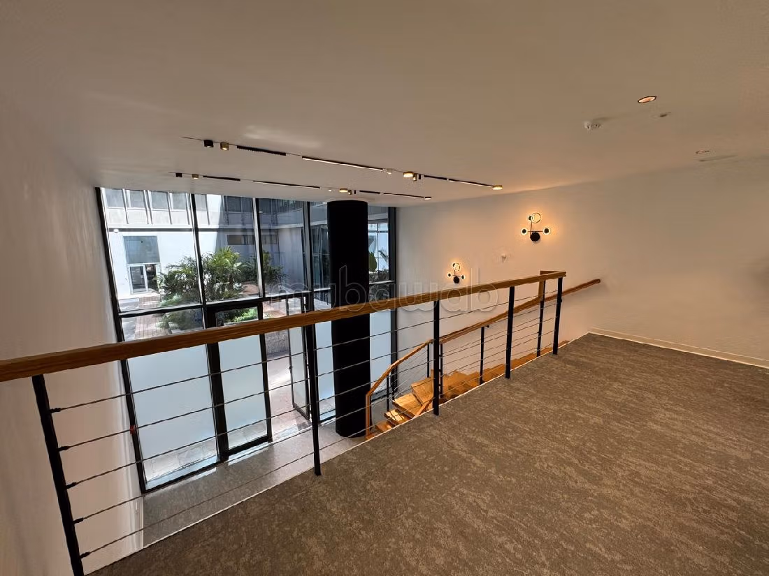 Te huur: kantoorruimte in Casablanca Finance City. Totale oppervlakte 105 m². Verstevigde deur en beveiligingssysteem. 