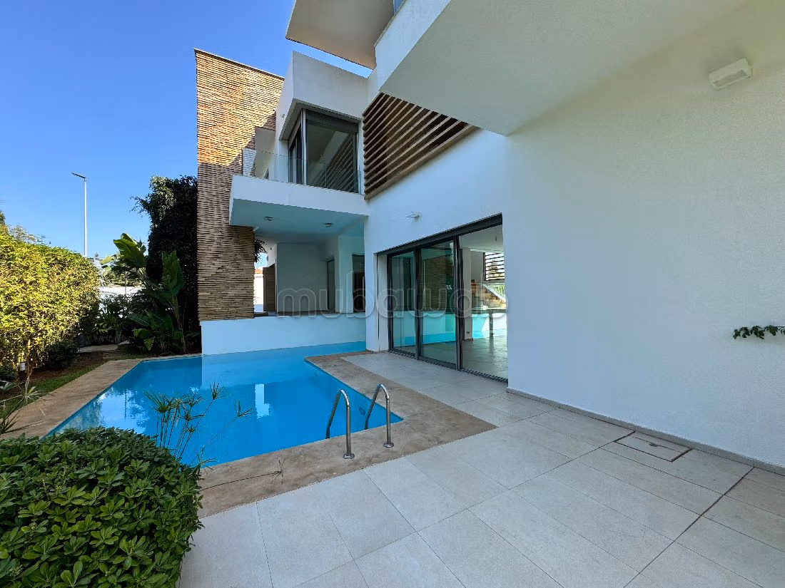 Magnífica villa en alquiler en Californie. Superficie de 600 m². Plazas de parking y jardín