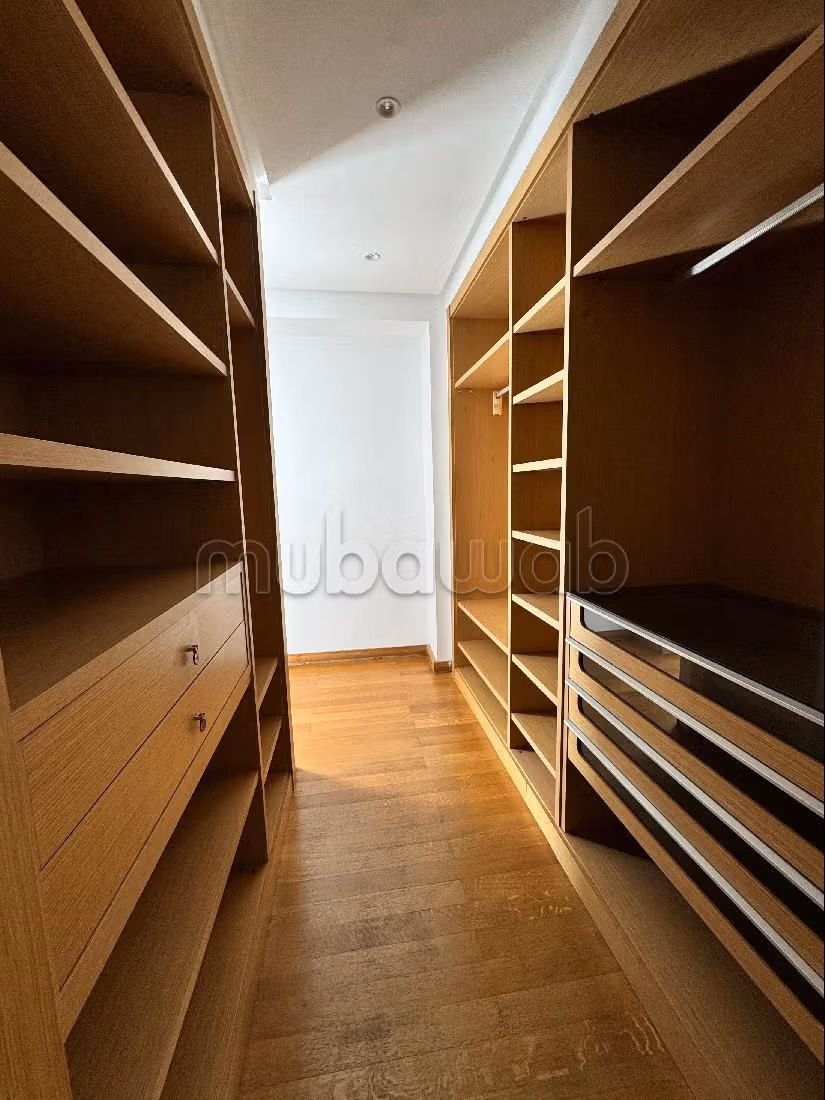 Magnífica villa en alquiler en Californie. Superficie de 600 m². Plazas de parking y jardín