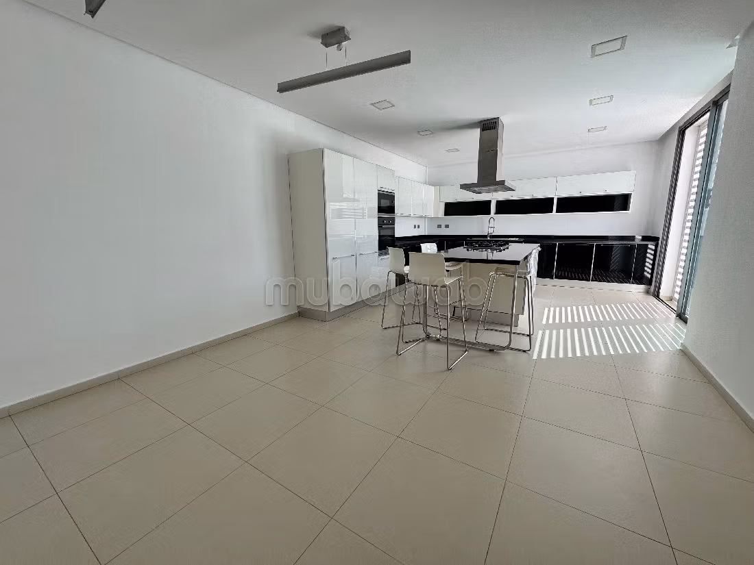 Magnífica villa en alquiler en Californie. Superficie de 600 m². Plazas de parking y jardín