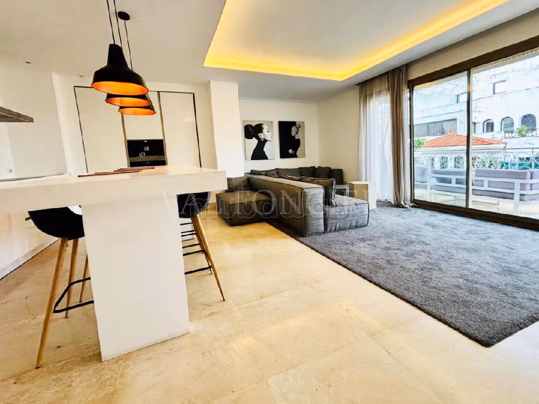 Apartment for rent in Triangle d'Or. Dimension 134 m². Furnished