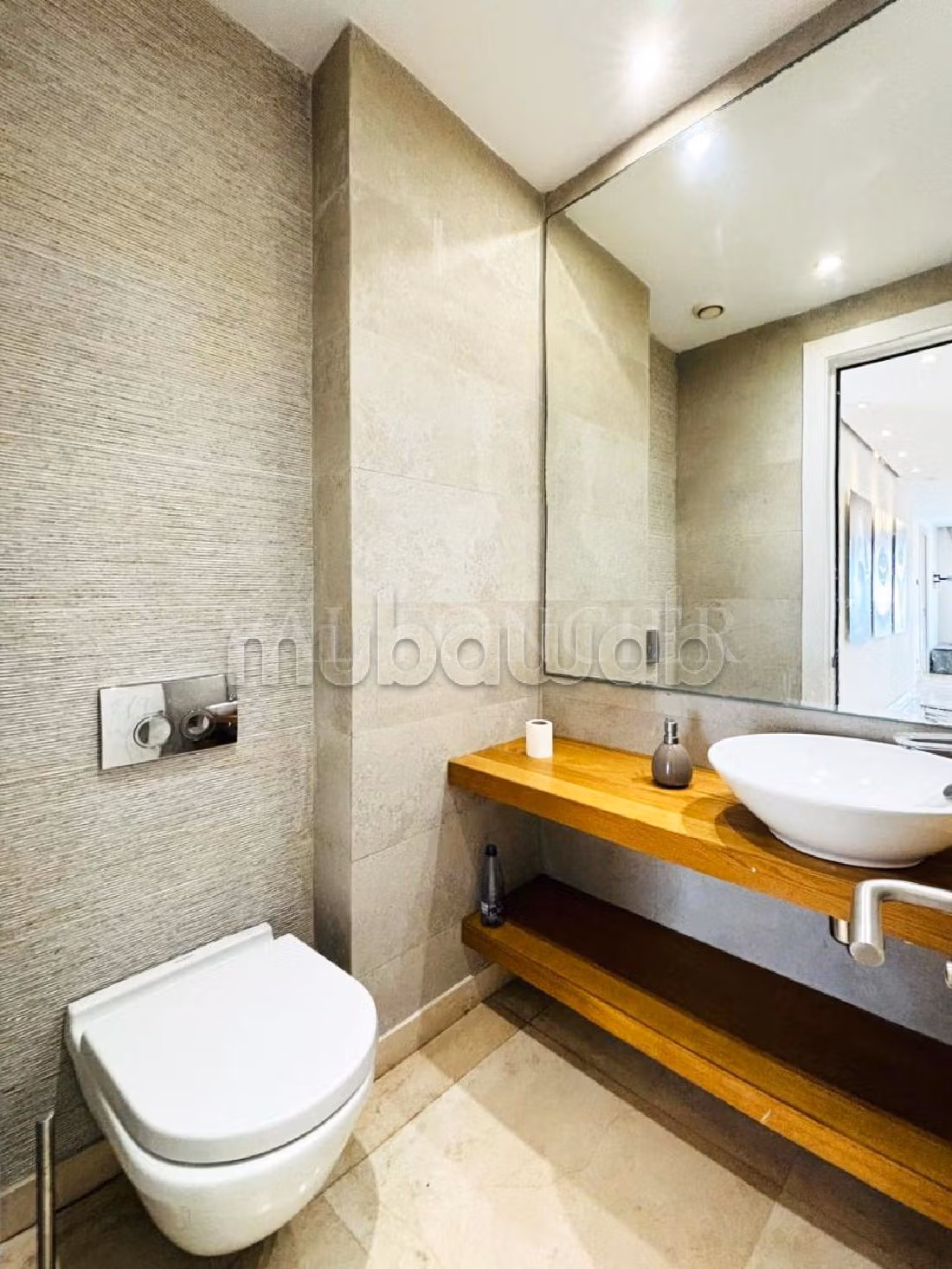 Apartment for rent in Triangle d'Or. Dimension 134 m². Furnished