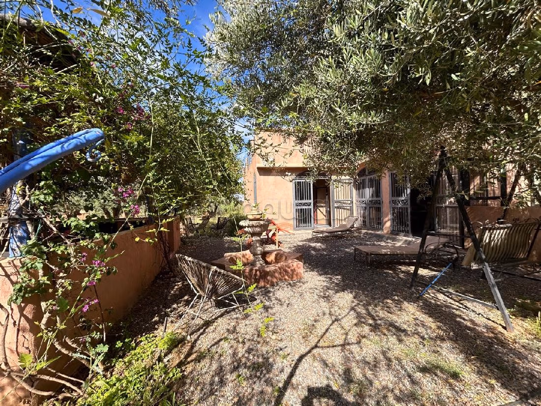 Nu te koop: villa's en luxe woningen in Route de l'Ourika. Totale oppervlakte 24000 m². Conciërgeservice en open haard. 