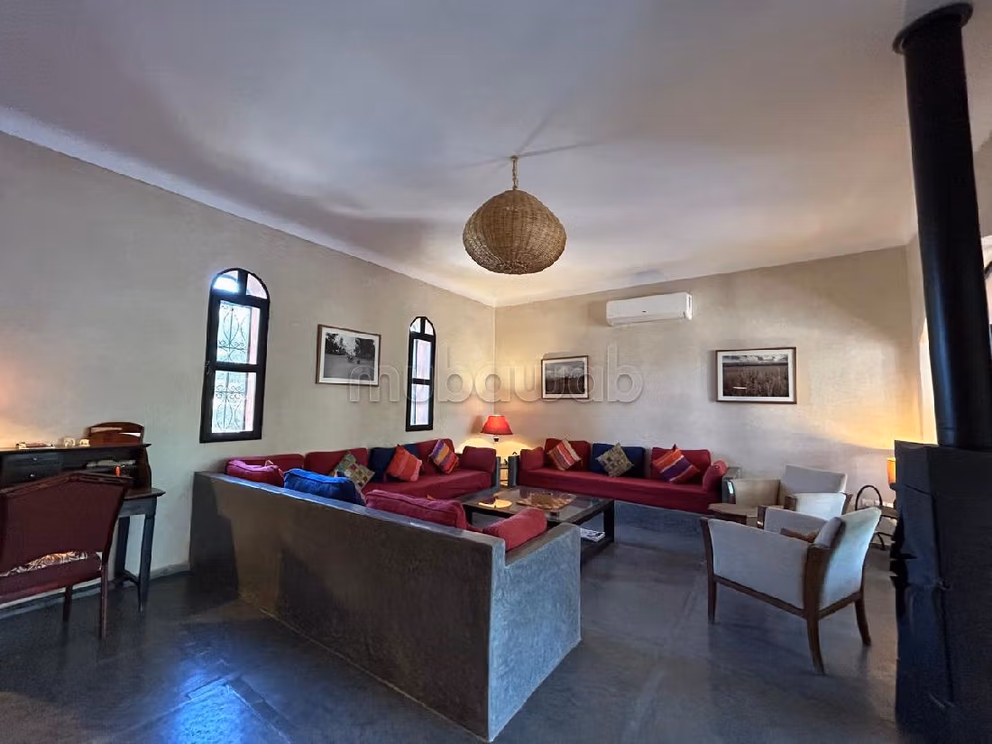 Nu te koop: villa's en luxe woningen in Route de l'Ourika. Totale oppervlakte 24000 m². Conciërgeservice en open haard. 