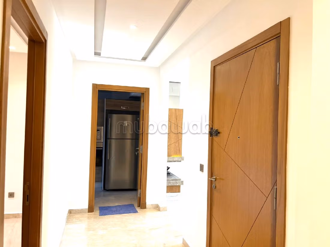 شقة رائعة للبيع بالوازيس. 2 غرف. إقامة بالبواب ، ومكيف هوائي. 