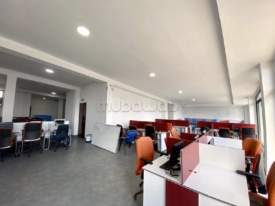Offices for rent in Gauthier. Surface area 375 m². Terrace. 