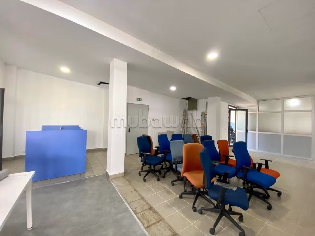 Offices for rent in Gauthier. Surface area 375 m². Terrace. 