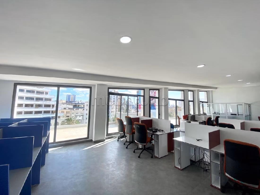 Offices for rent in Gauthier. Surface area 375 m². Terrace. 