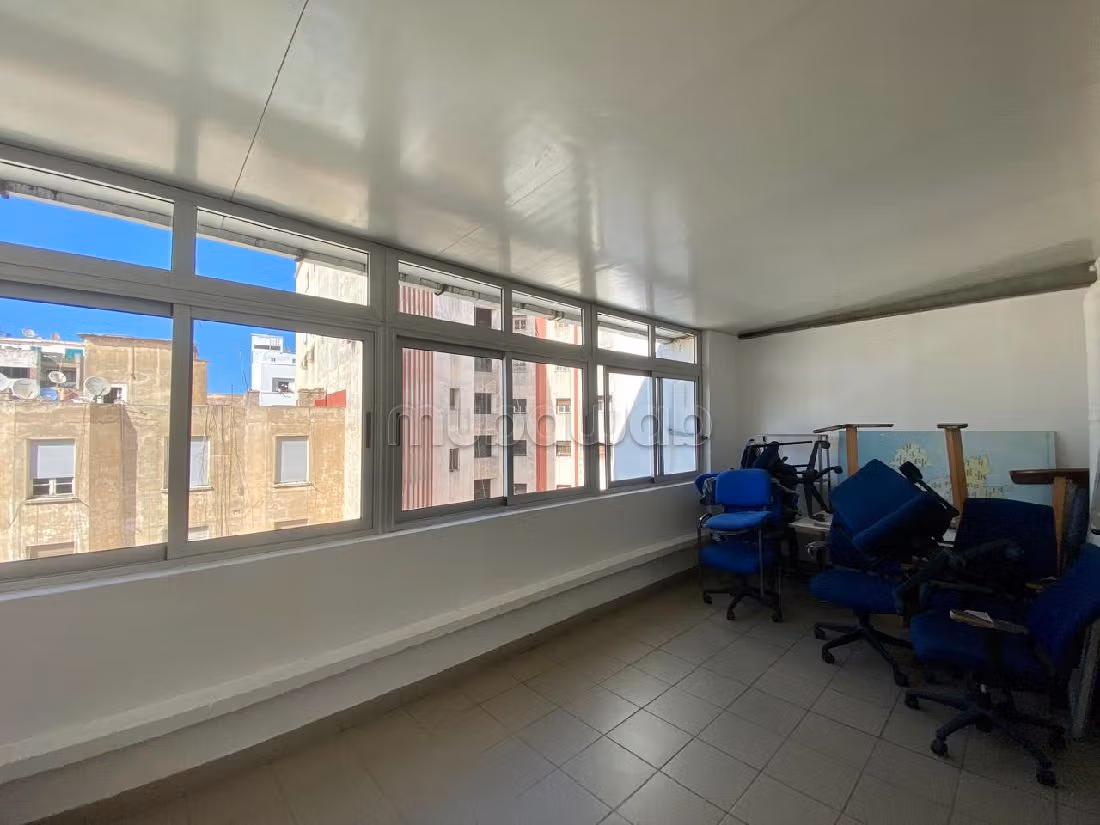 Offices for rent in Gauthier. Surface area 375 m². Terrace. 