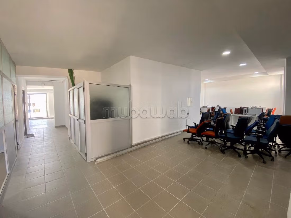 Offices for rent in Gauthier. Surface area 375 m². Terrace. 