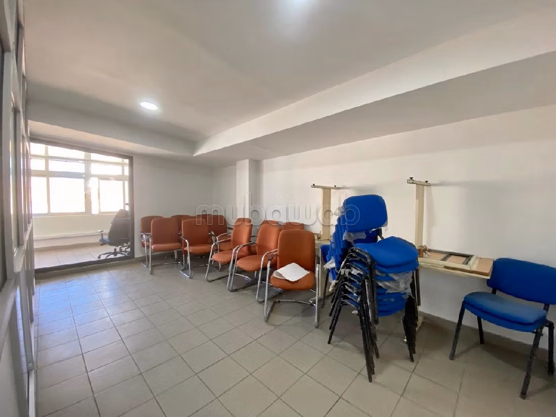 Offices for rent in Gauthier. Surface area 375 m². Terrace. 