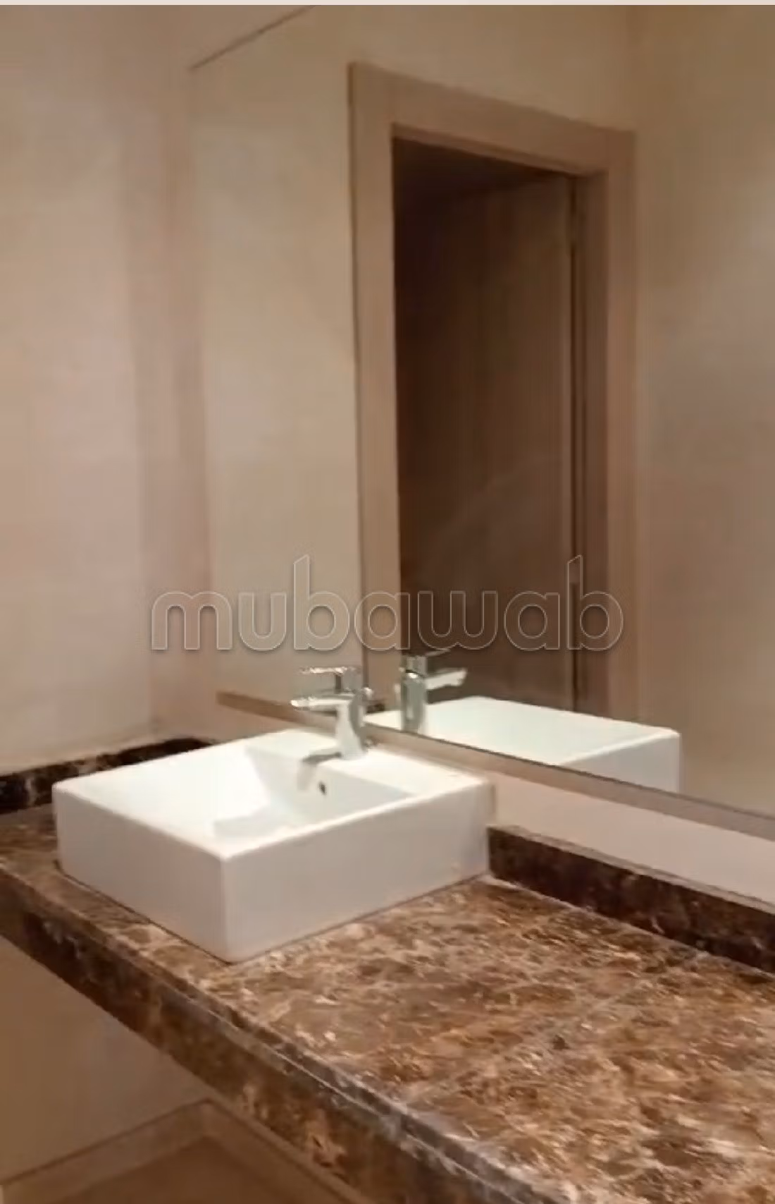 Apartment for sale in Hivernage. 6 comfortable rooms. Carpark, Balcony.