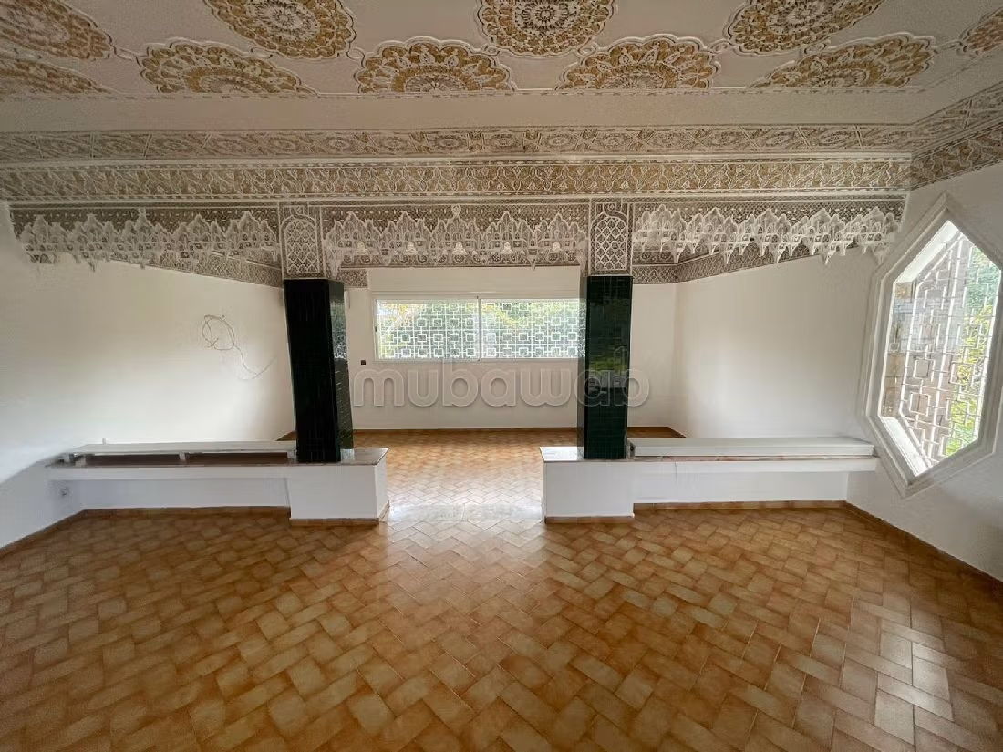 High quality villa for sale in Souissi. 4 beautiful rooms. Soundproofing, Secured door