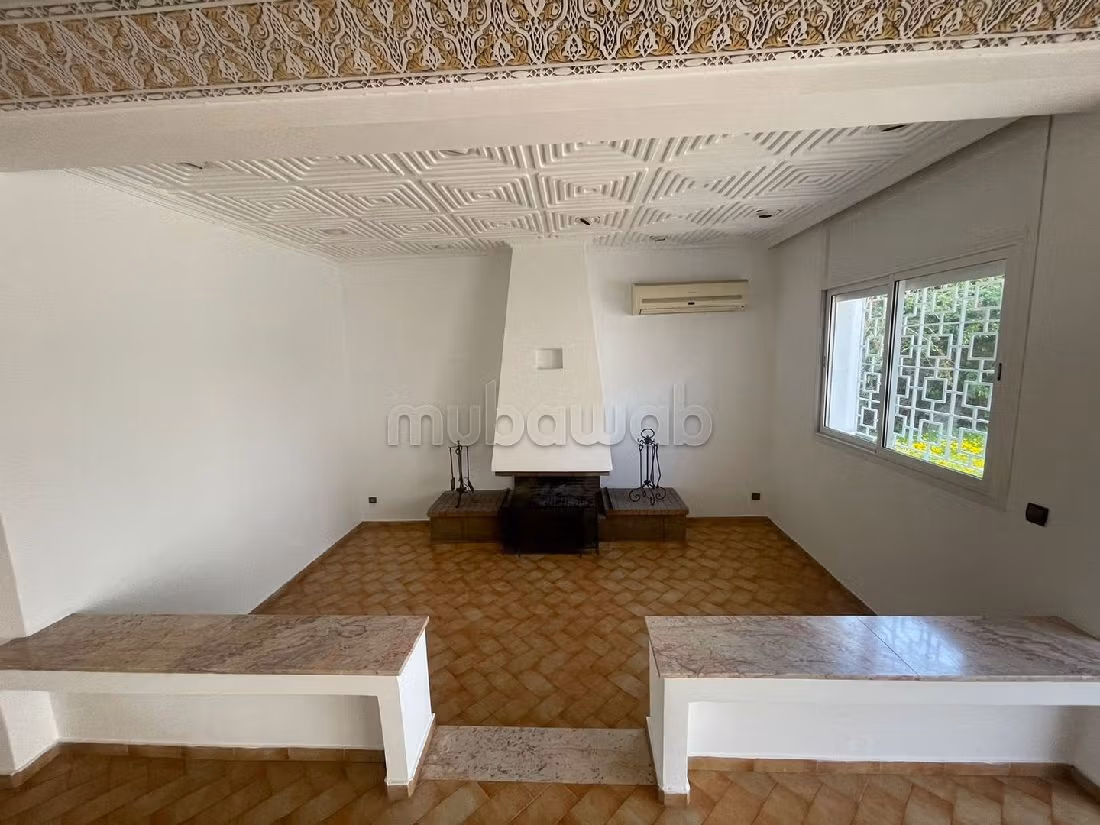 High quality villa for sale in Souissi. 4 beautiful rooms. Soundproofing, Secured door