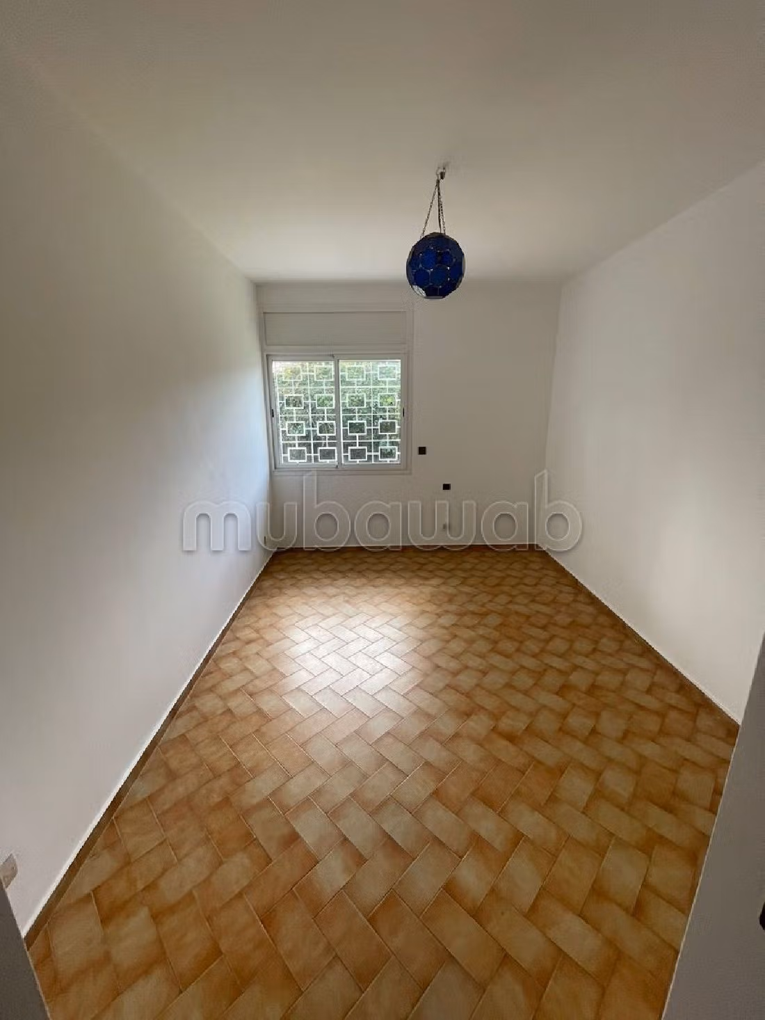 High quality villa for sale in Souissi. 4 beautiful rooms. Soundproofing, Secured door