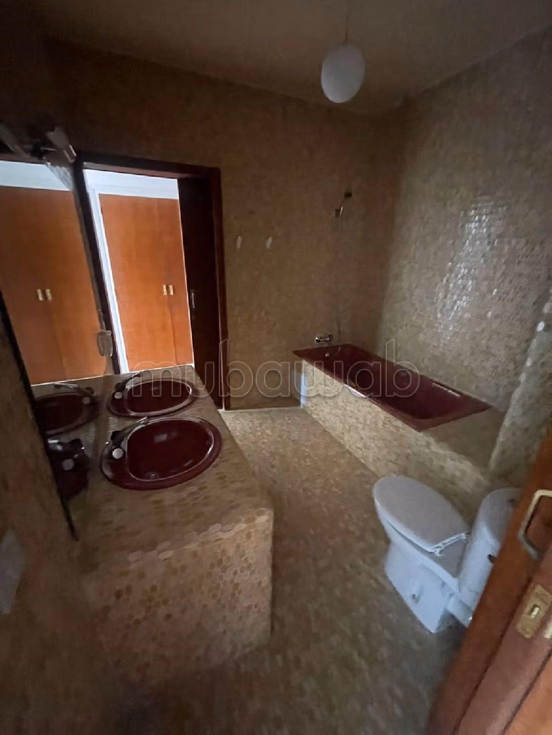 High quality villa for sale in Souissi. 4 beautiful rooms. Soundproofing, Secured door