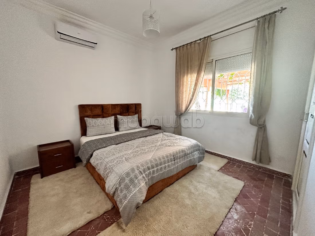 كراء منزل طريق فاس ب. المساحة الإجمالية 650 م². شرفة وحديقة