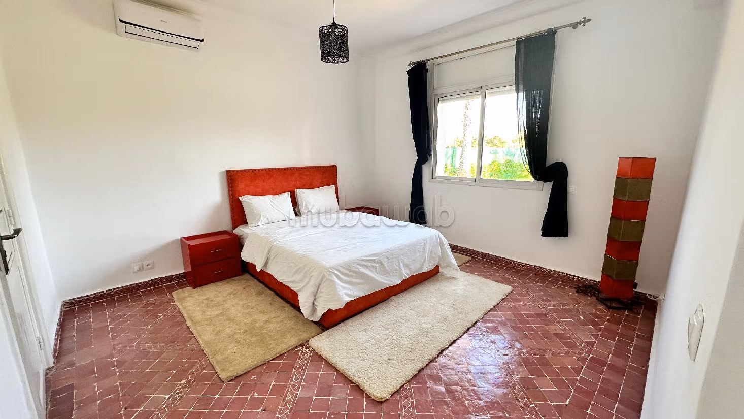 كراء منزل طريق فاس ب. المساحة الإجمالية 650 م². شرفة وحديقة