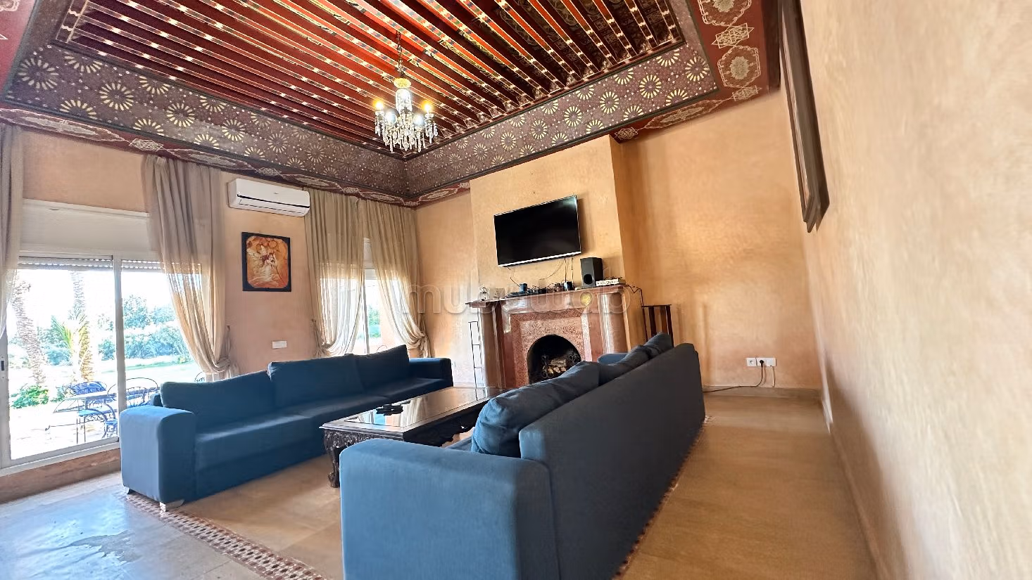 كراء منزل طريق فاس ب. المساحة الإجمالية 650 م². شرفة وحديقة