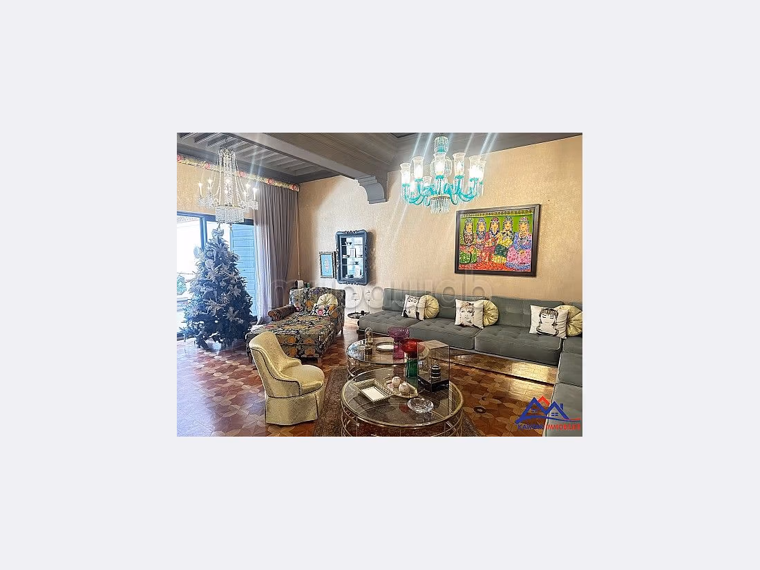 Villa's en luxe woningen beschikbaar in Hivernage. 6 Kamers. Zwembad aanwezig