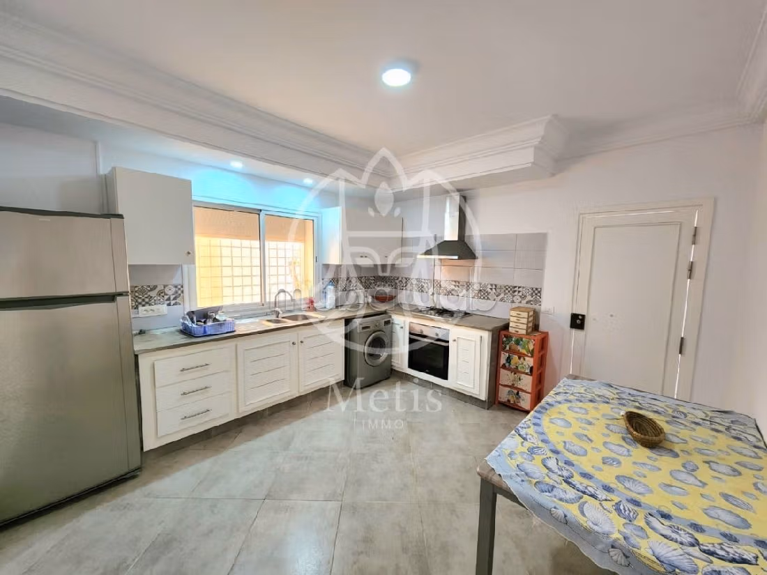 Magnificent villa for sale in Hammamet Nord. 4 rooms. Beautiful terrace and garden