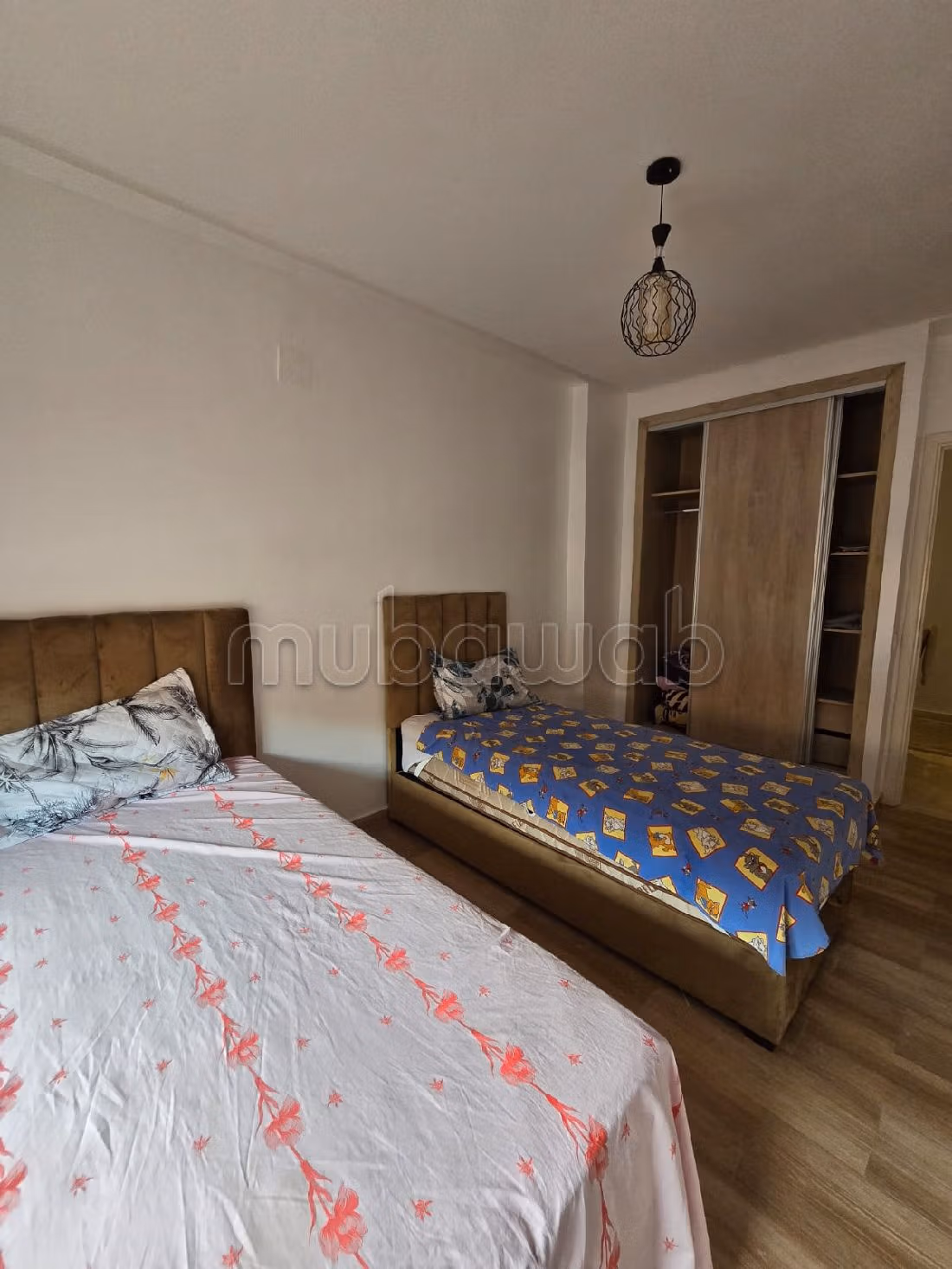 Apartments for rent. 3 comfortable rooms. Parking spaces and garden