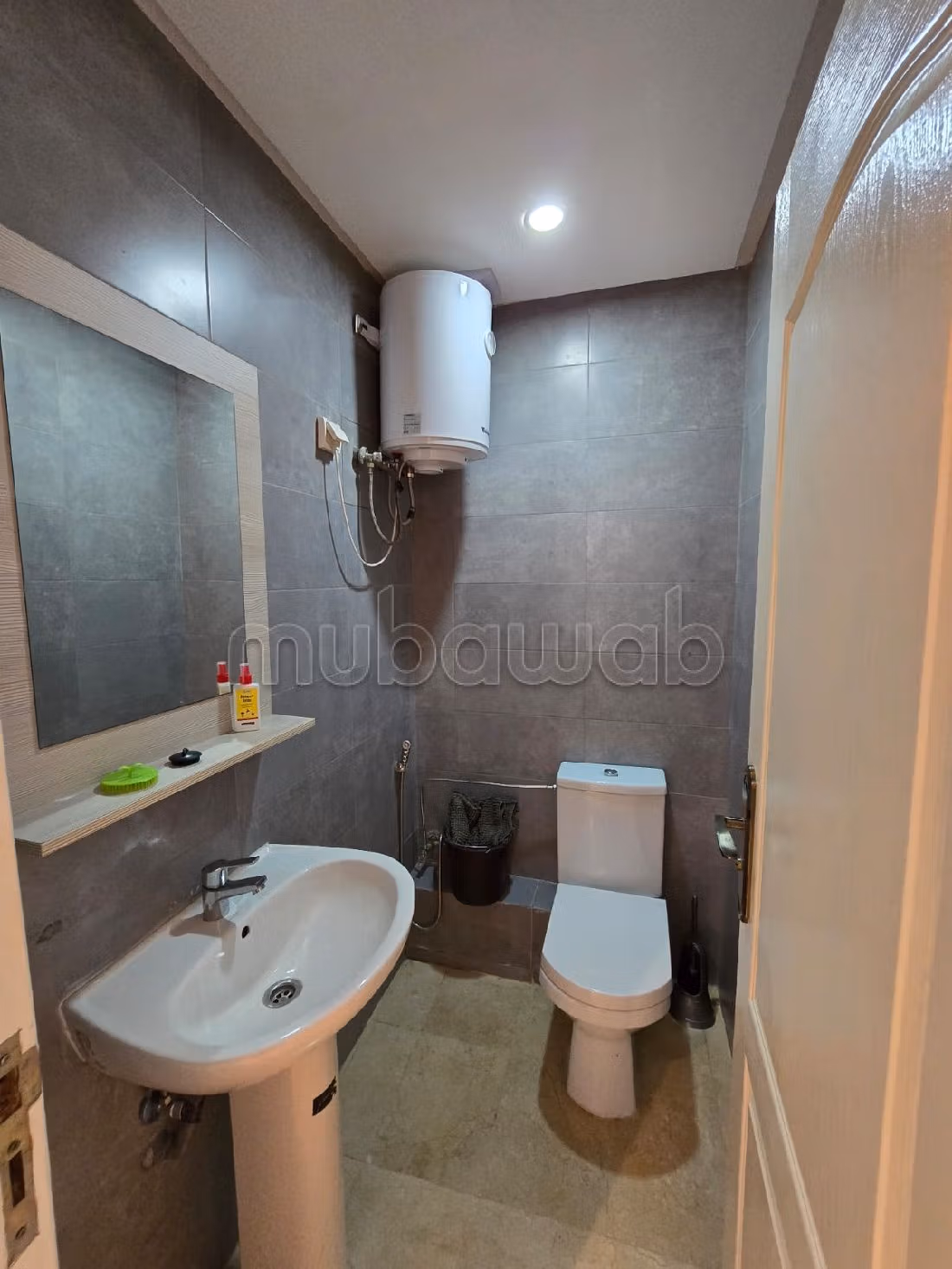 Apartments for rent. 3 comfortable rooms. Parking spaces and garden