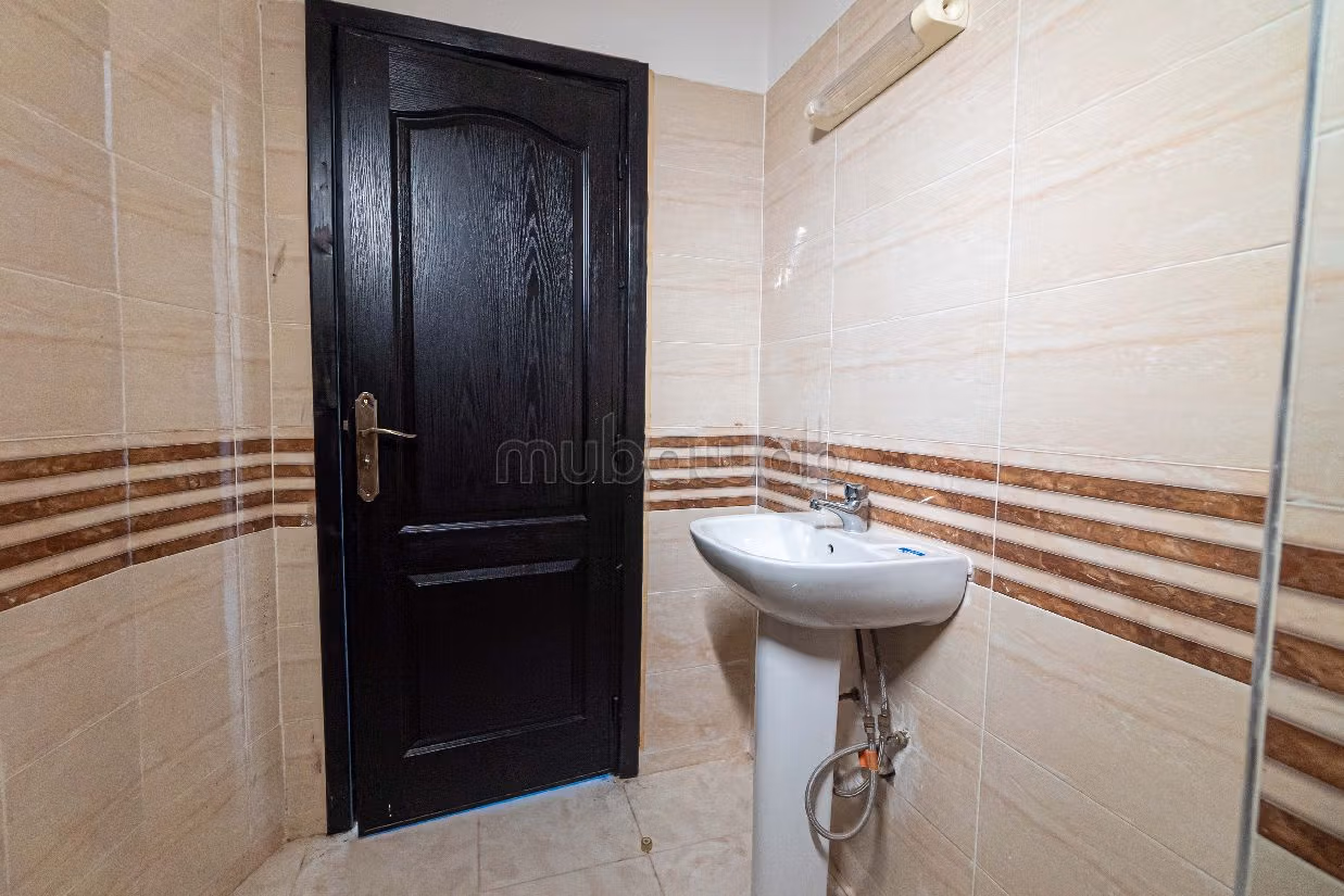 شقة رائعة للبيع بسلا الجديدة. 2 غرف. صالون مغربي، و خدمة الأمن والحراسة