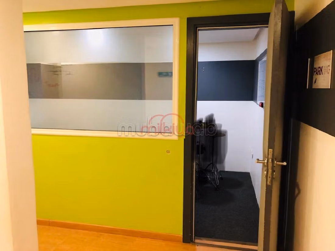 Oficinas y locales comerciales en venta en Les princesses. Pequeña superficie 230 m²