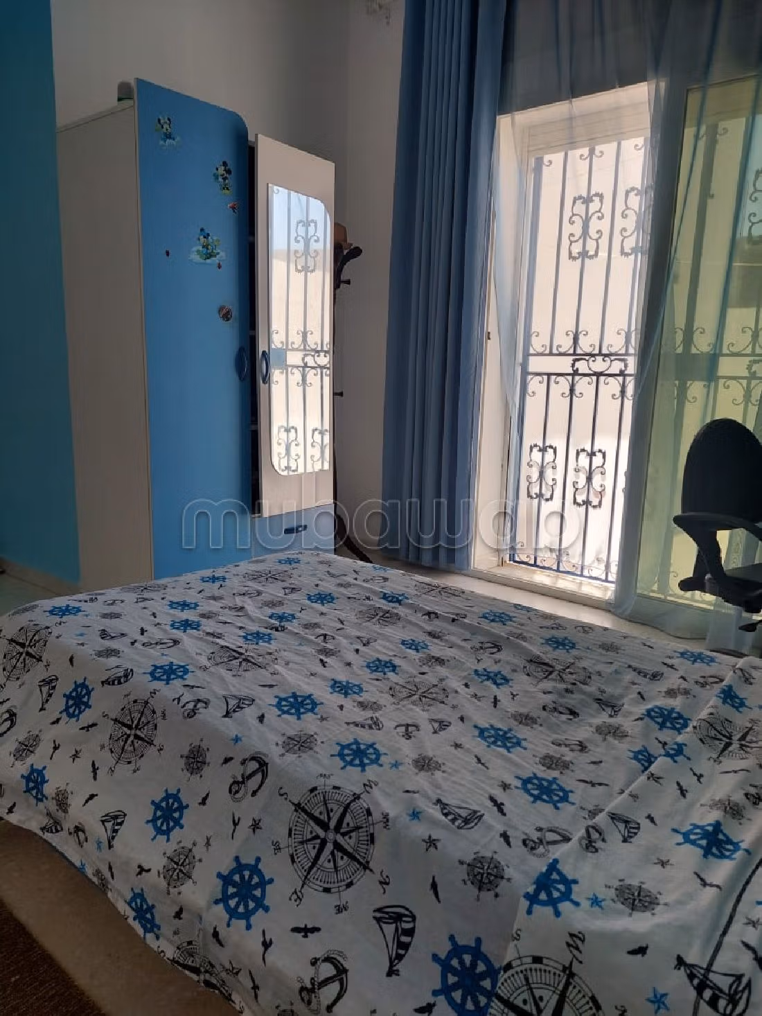 منزل ممتاز للبيع ب قلعة الاندلس. 4 غرف رائعة. إقامة آمنة ومجهزة بنظام استقطاب قنوات الأقمار الصناعية. 