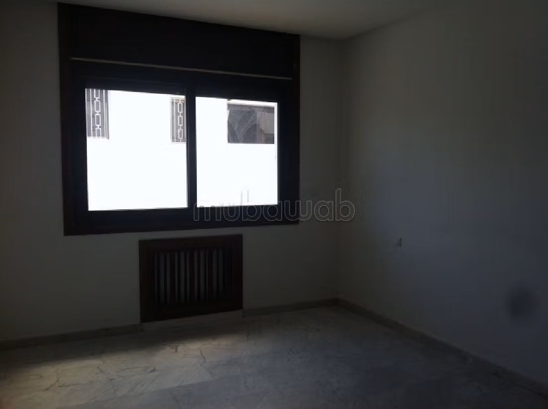 High quality villa for rent in CIL (Hay Salam). 5 comfortable rooms. Fireplace and caretaker service. 
